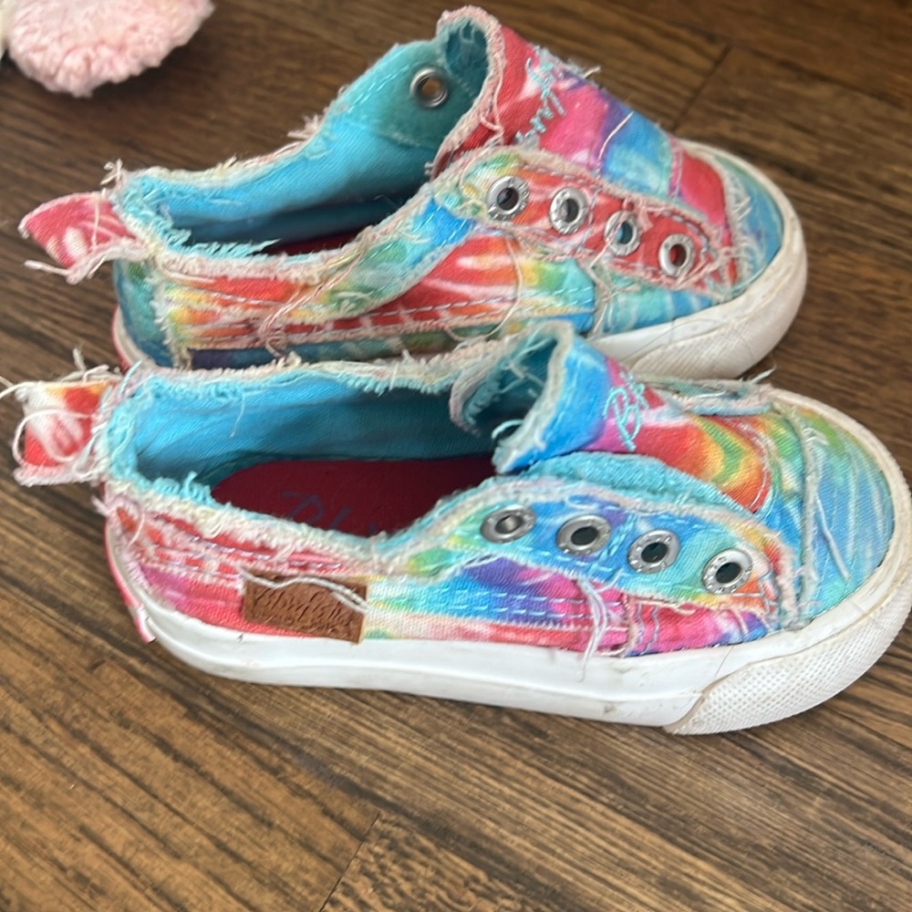 Toddler size 5 blowfish sneakers